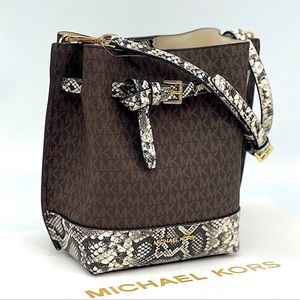 Michael Kors Emilia Small Bucket Bag Messenger